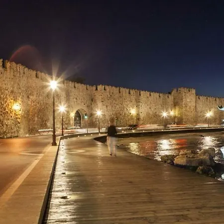 El Rhodes City